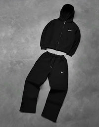 Ensemble Nike Zip-Up Premium – Veste Zippée & Pantalon Sport Chic