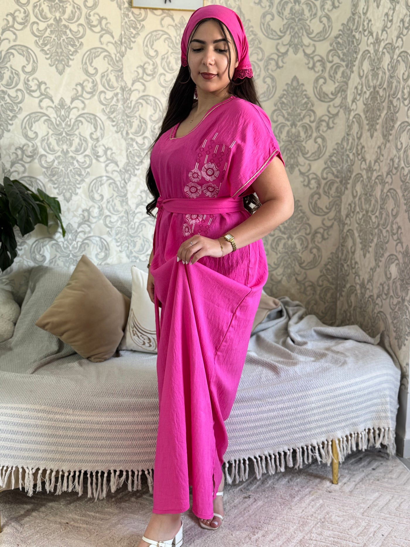 Robe Brodée Élégante – Raffinement Féminin & Détails Délicats