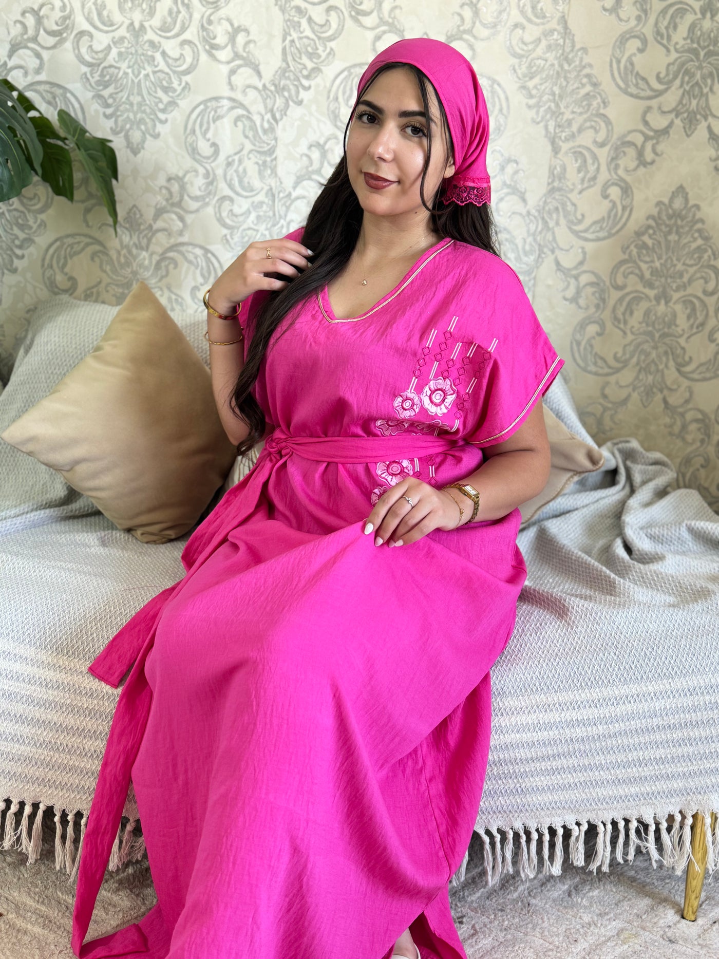 Robe Brodée Élégante – Raffinement Féminin & Détails Délicats